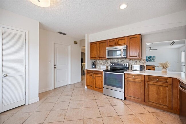 Building Photo - 818 Plum Tree Ln