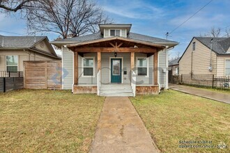 Building Photo - 821 W Twelfth St