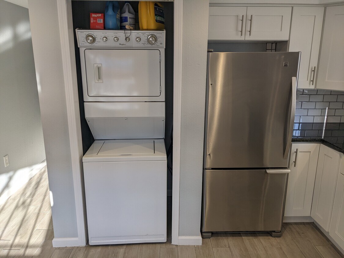 Kitchen with washer and dryer - 376 Halladay St