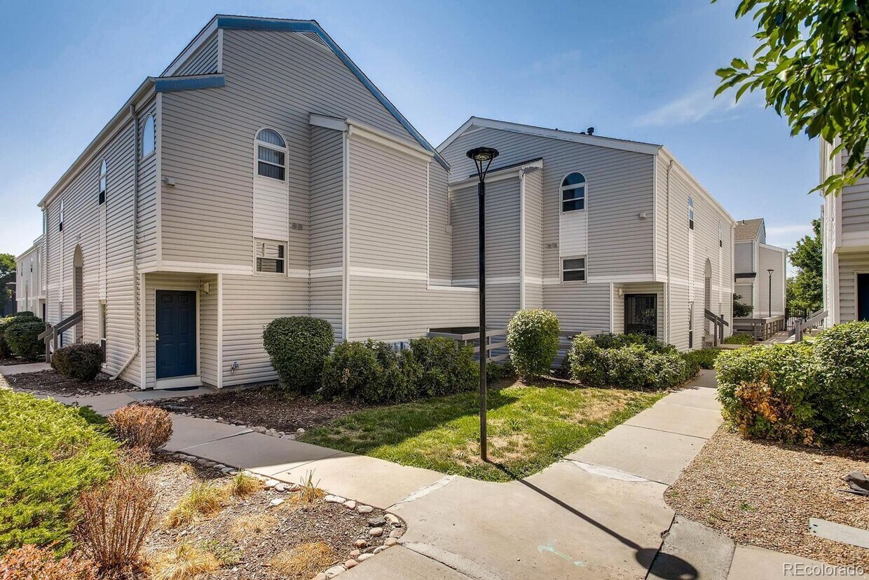 Primary Photo - Spacious 1 Bedroom 1 Bath with OFFICE