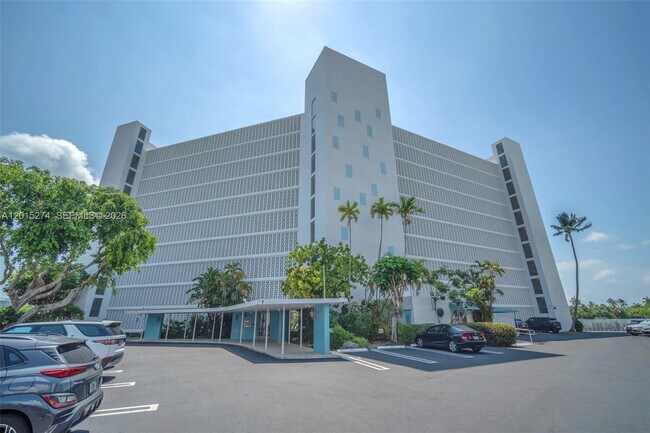 Foto del edificio - 9101 E Bay Harbor Dr