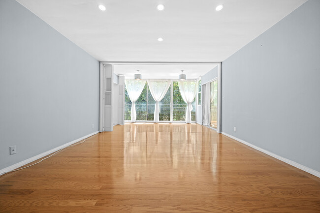 Foto del edificio - 289 S Barrington Ave
