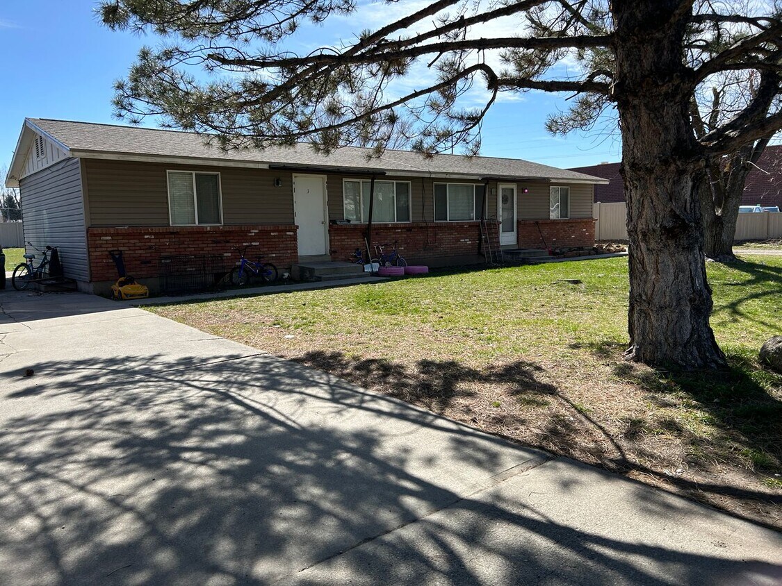 Primary Photo - 2 Bedroom 1 Bathroom Duplex