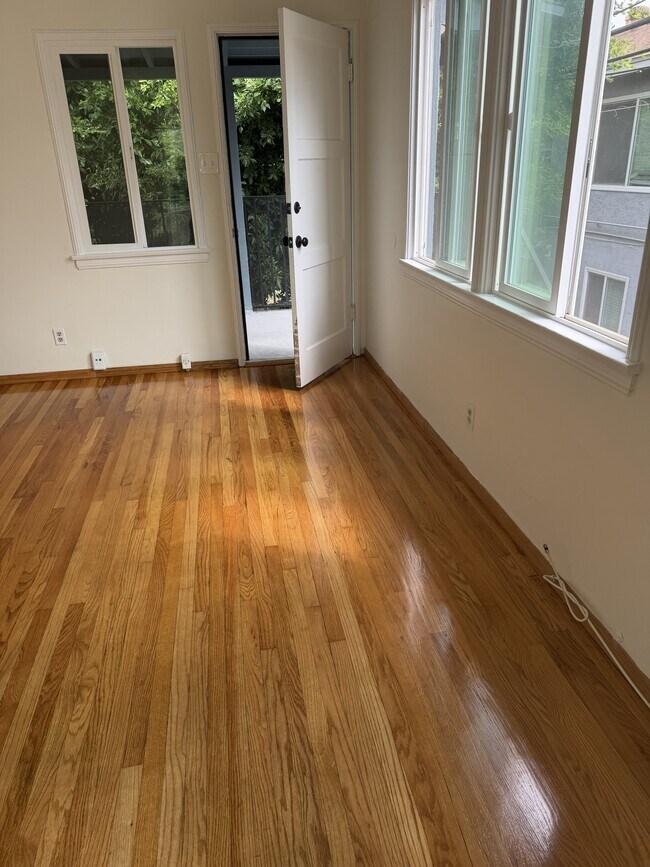 Foto del edificio - 1210 N Kenwood St