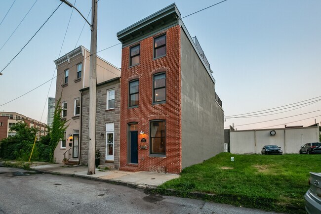 Building Photo - 1637 Cuba St