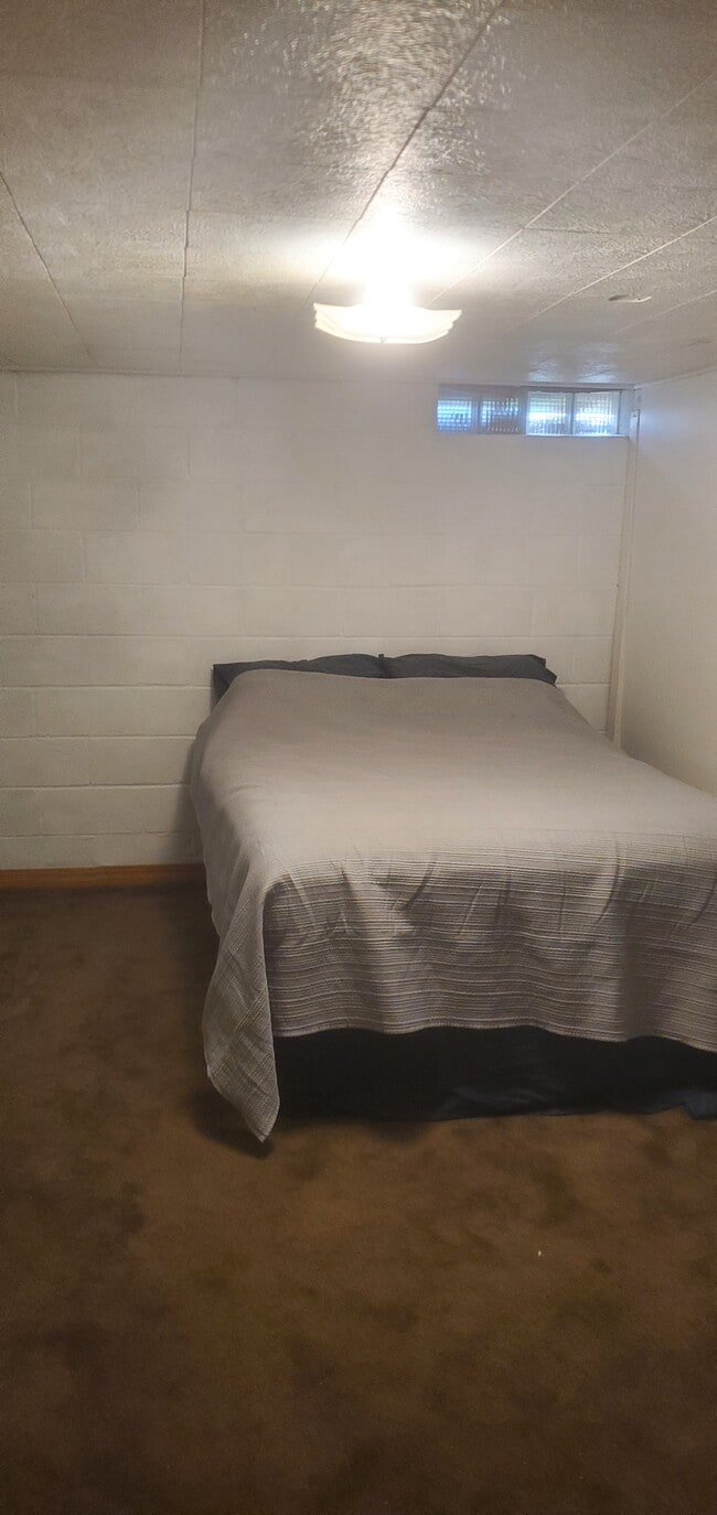 Building Photo - 712 N 6th St