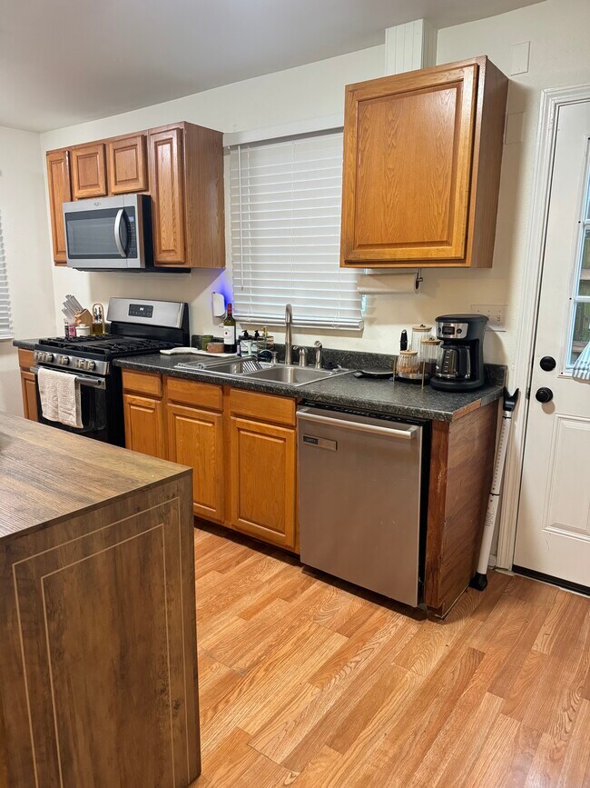 Foto del edificio - 212 Harrison Ave