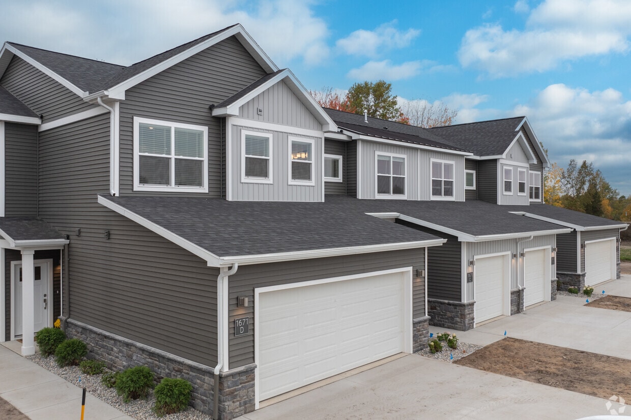 Primary Photo - The Summit at Harvey Townhomes