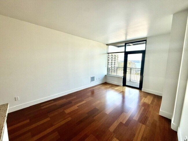 Building Photo - Bright City View Condo For Rent in North Belltown Area