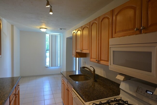 Building Photo - 36 Shrewsbury Green Dr
