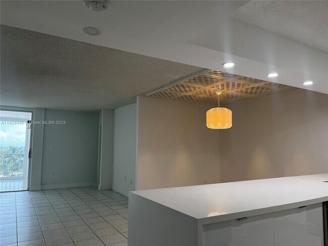 Foto del edificio - 6450 Collins Ave
