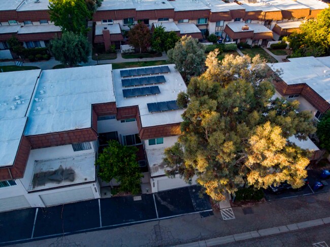 Building Photo - 10171 Larwin Ave
