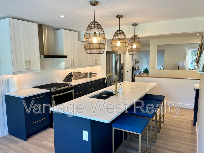 4539 Gordon Dr, Kelowna, BC V1W 1T3 House for Rent in Kelowna, BC