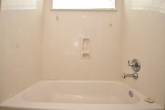 Foto del edificio - 2513 Crestmoon Ct