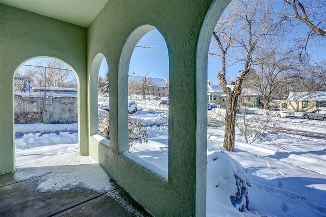 Building Photo - 125 N Alarcon St
