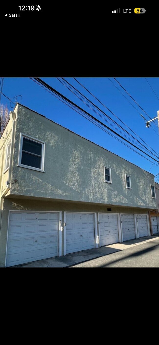 Foto del edificio - 2450 Oak St