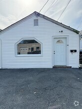 Building Photo - 33 Ridge St