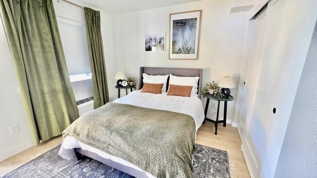 Model Apartment Home Bedroom - Bellevue Ridge
