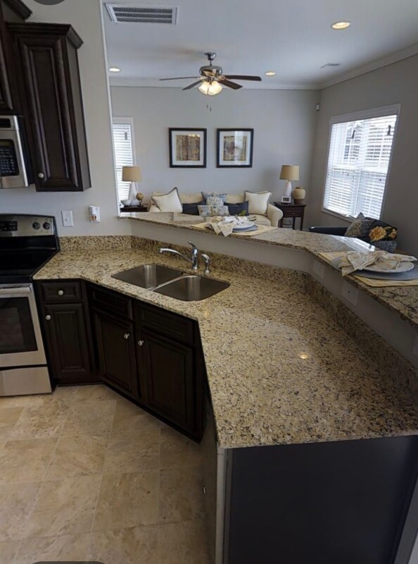 Foto del edificio - 452 Torrington Dr