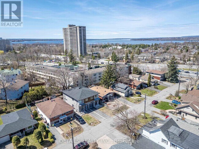 Photo du bâtiment - 828 Maplewood Ave