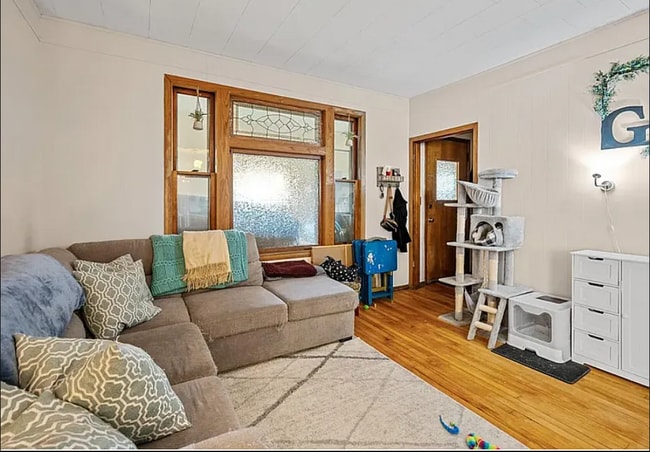 Living Room - 887 James Ave