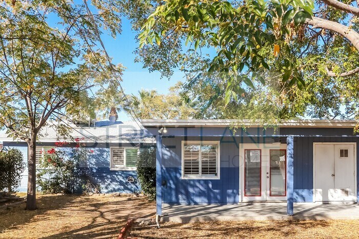 Building Photo - REDUCED!