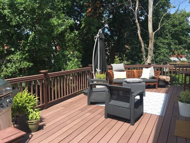 Huge Deck - 378 Lamont Pl Townhome
