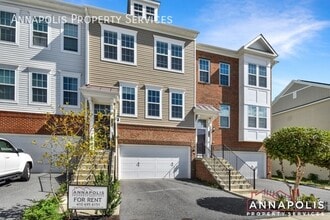 Building Photo - 8289 Meadowood Dr