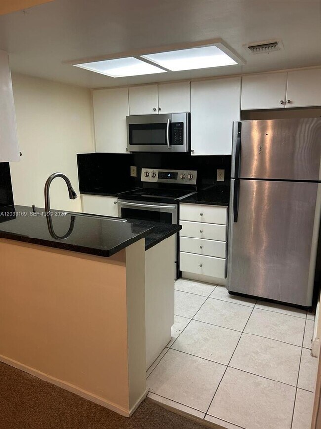 Foto del edificio - 3226 Coral Lake Ln