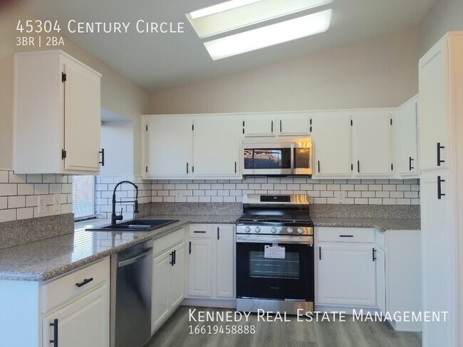 Foto del edificio - Beautiful 3-Bedroom Single Family Home wit...