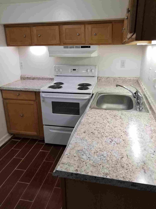Kitchen - 247 9th St NE