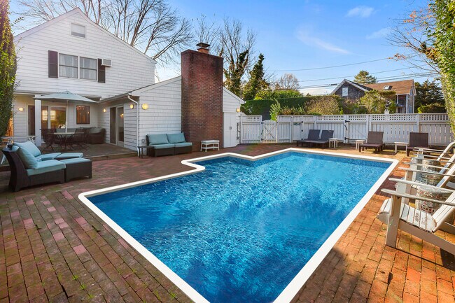 Foto del edificio - 8 Muchmore Ln