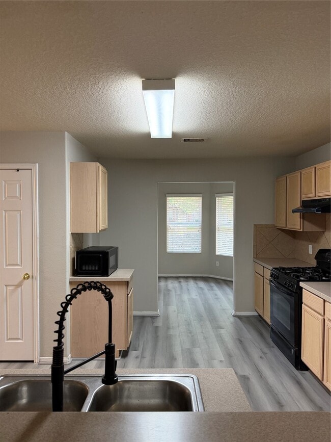 Building Photo - 3411 Apple Dale Dr