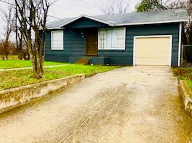 Photo - Cozy Home Only 10 Mins from Downtown San A...