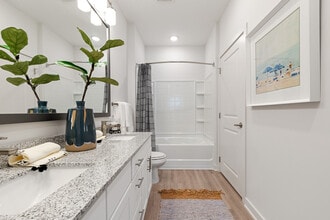 Building Photo - Oasis at Riverlights