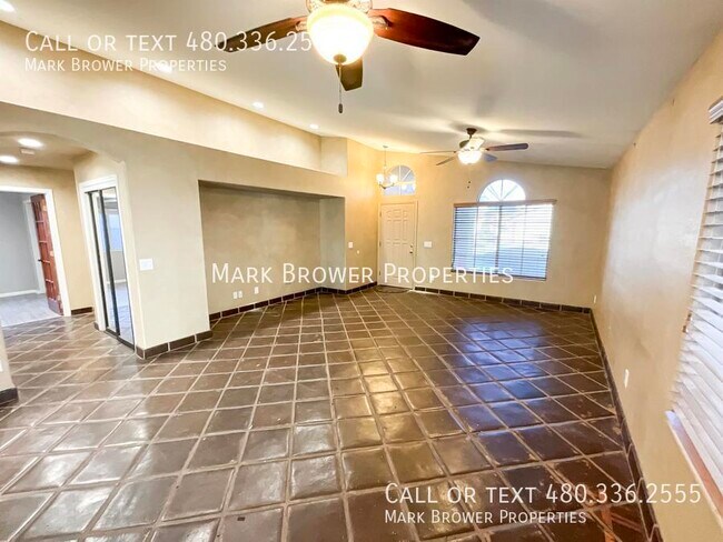 Foto del edificio - 2037 E Angela Dr