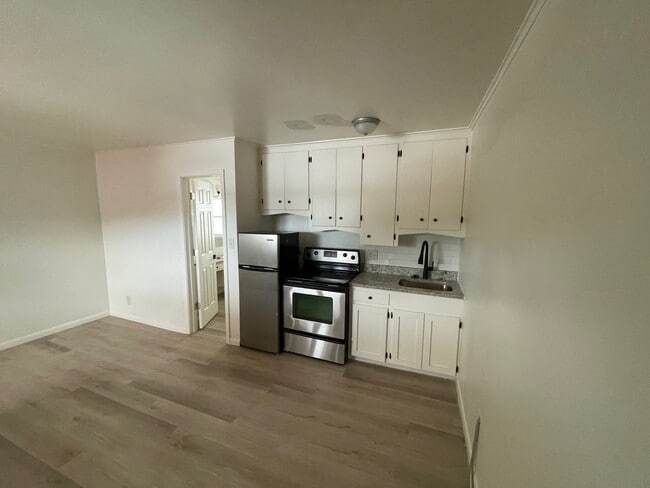 Living/Kitchen - Thatcher on 28th