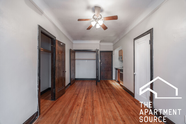 Building Photo - 948 W Cuyler Ave