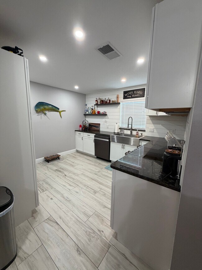 Foto del edificio - 4157 Palau Dr