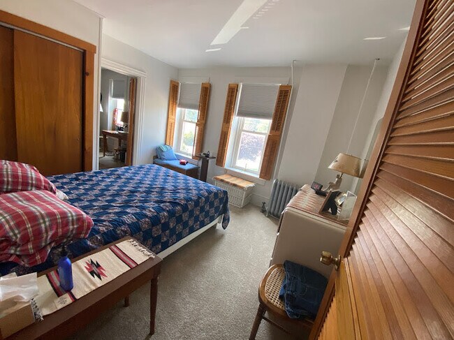 Building Photo - 47 E Main St