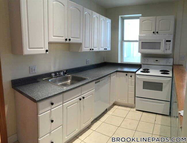 Building Photo - 1801 Beacon St