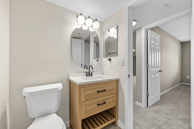 Foto del edificio - 5725 Baywater Dr