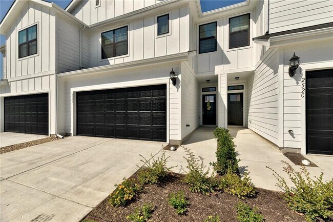 Foto del edificio - 252 Fieldwood Dr