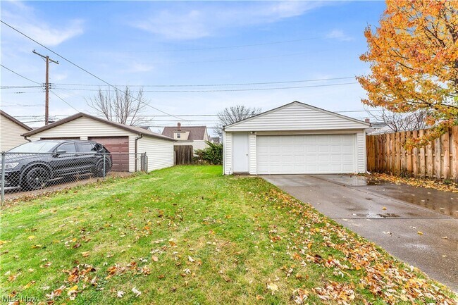 Foto del edificio - 4002 Maplecrest Ave