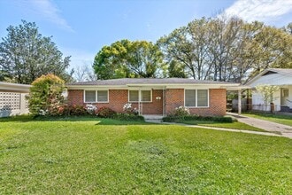 Building Photo - 703 Magnolia Rd