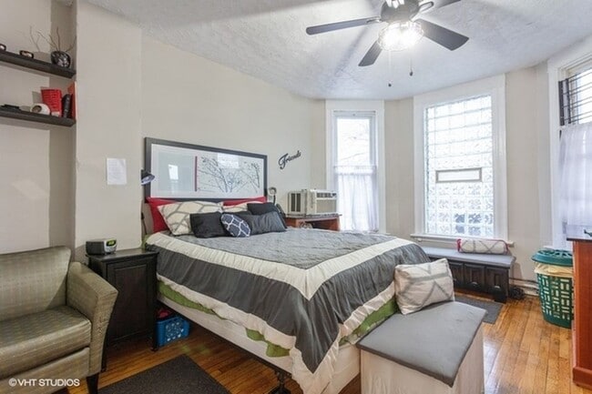 Building Photo - 4411 S Wells St