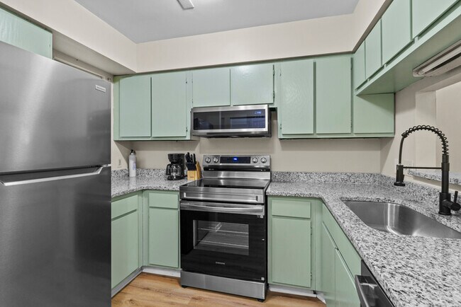 Building Photo - Furnished Condo