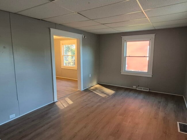 Building Photo - 504 W Chemung St