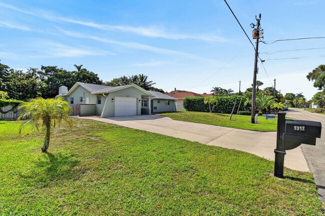 Building Photo - 1317 Willow Rd