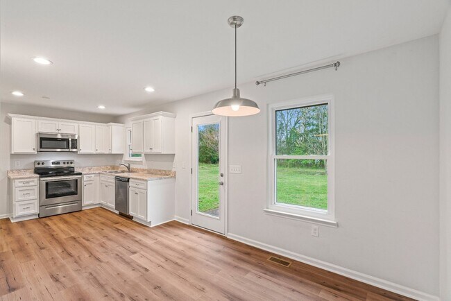 Building Photo - Murfreesboro Main Level Living with Spacio...